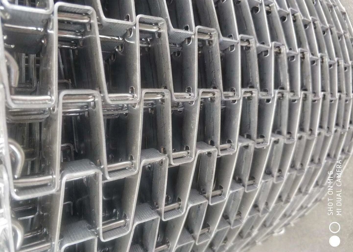 310 resistentes de alta temperatura da correia transportadora de fio liso para curar o forno