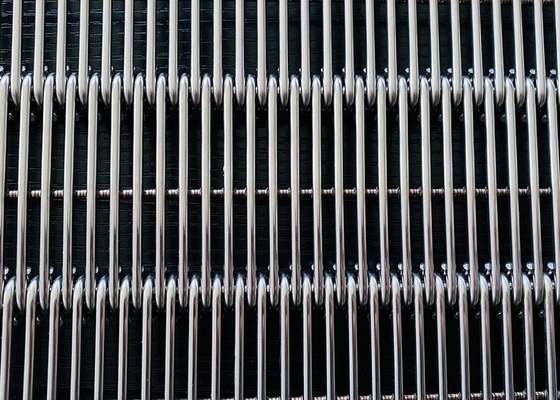 Cinturões de transporte de cadeia de malha de aço inoxidável durável Redes tecidas Cinturões de metal com largura de 30cm-4m em caixa de compensado